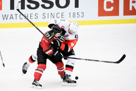 Frölundas Patrik Karlsson och Jyväskyläs Nolan Yonkman
