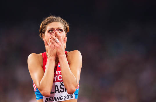 Kroatiens Blanka Vlasic gråter i finalen på höjdhopp