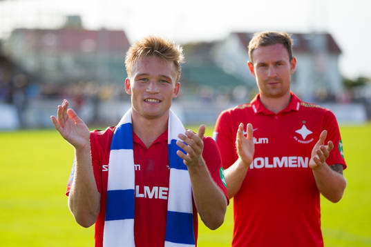 Norrköpings Nicklas Bärkroth (till vänster i bild) jublar