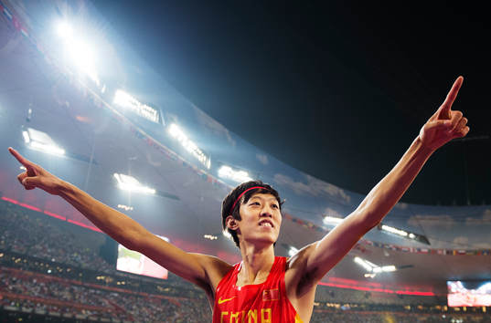 Kinas Guowei Zhang jublar i finalen på höjdhopp