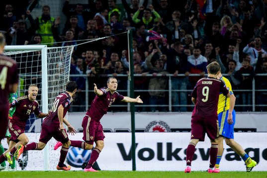 Rysslands Artem Dzyuba (m) jublar