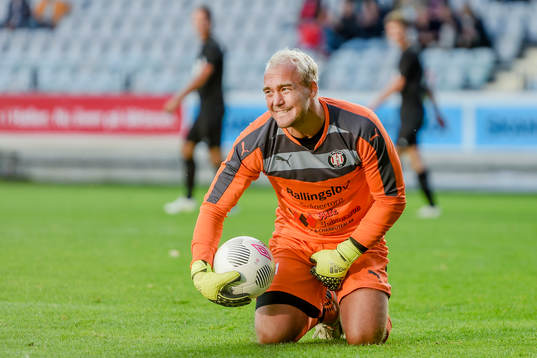 Bläddra bland fler bilder av Fotboll, Div 1 Södra, Örgryte - Höllviken