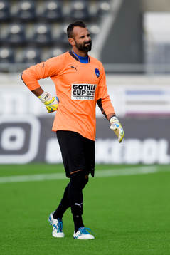 Delhi Dynamos målvakt Toni Doblas grinar illa