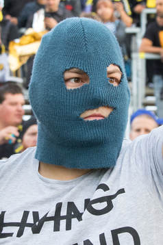 En maskerad AIK supporter