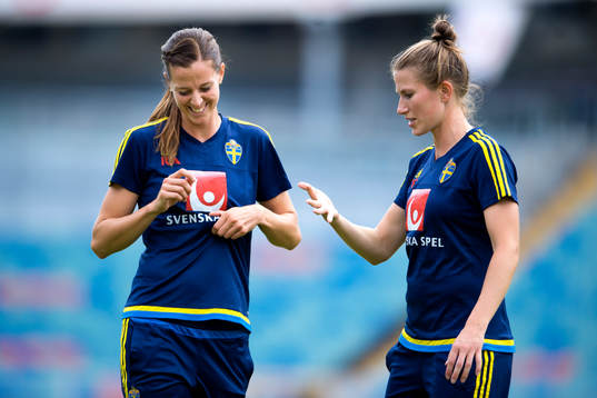 Sveriges Lotta Schelin och Emma Berglund