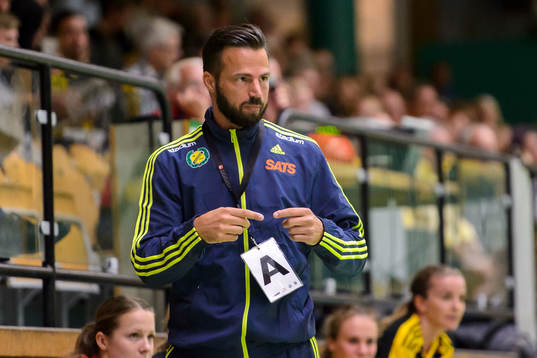 Sävehofs tränare Henrik Signell tecknar för byte