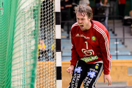 Sävehofs målvakt Per Sandström jublar