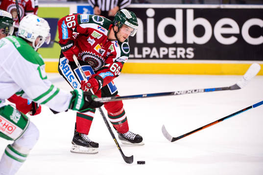 Frölundas Oscar Fantenberg gör sig redo att lobba in