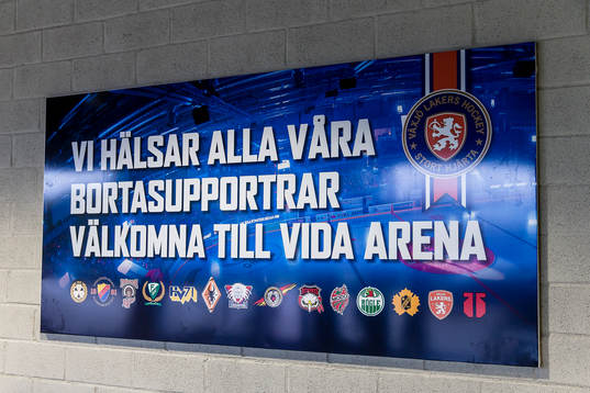 Skylt hälsar bortasupportrar välkomna