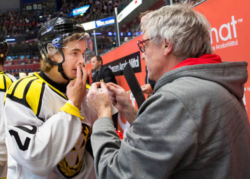 Brynäs Adam Brodecki blir omplåstrad