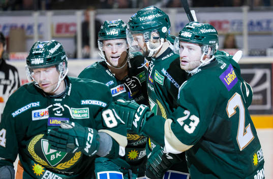 Färjestads Magnus Nygren firar mål 2-2