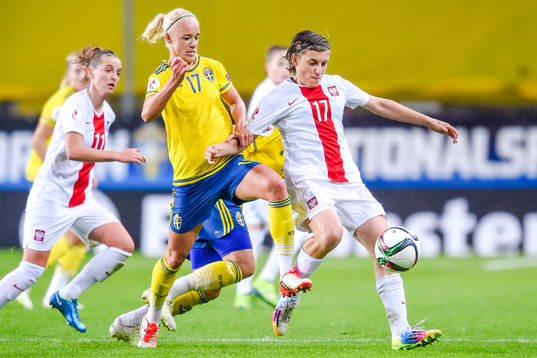Sveriges Caroline Seger och Polens Katarzyna Daleszczyk