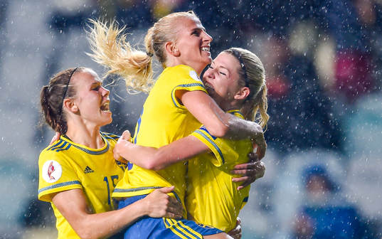 Sveriges Jessica Samuelsson , Sofia Jakobsson  och Olivia