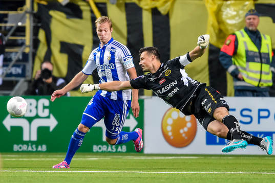 IFK Göteborgs Gustav Engvall och Elfsborgs målvakt Kevin