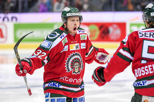 Frölundas Lukas Bengtsson firar 1-0 målet