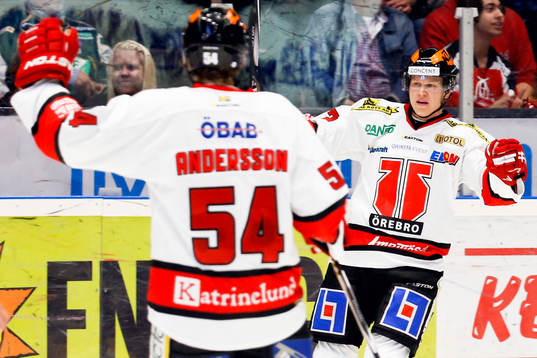 Örebros Daniel Viksten jublar