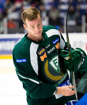 Färjestads Linus Persson utan hjälm