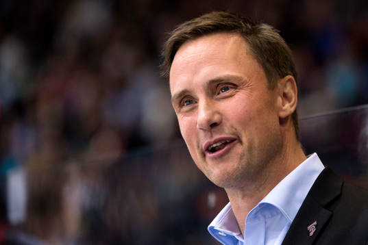 Frölundas tränare Roger Rönnberg jublar