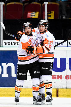 Karlskronas Mattias Guter och Maksim Matushkin jublar