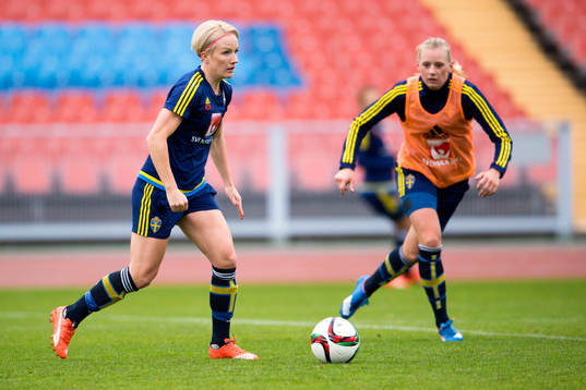 Sveriges Petra Larsson och Stina Blackstenius