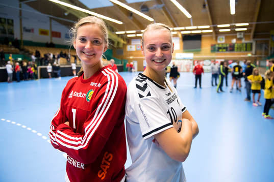 Sävehofs målvakt Johanna Bundsen och Heids Kristina