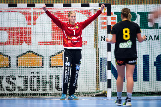 Sävehofs målvakt Johanna Bundsen jublar