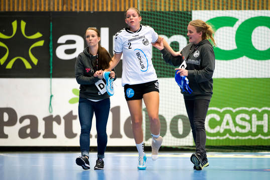 Heids Sara Fridman får hjälp av planen