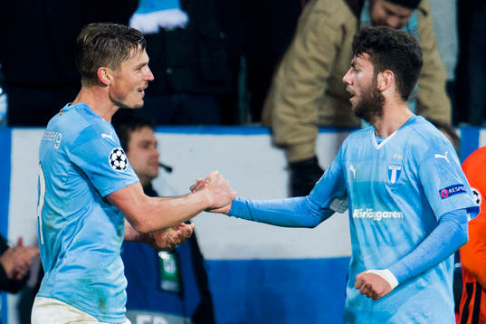 Malmö FFs Markus Rosenberg firar segern med Erdal Rakip