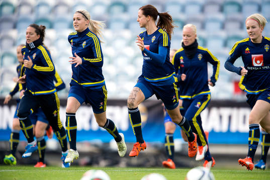 Sveriges Olivia Schough och Lotta Schelin