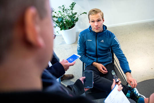 IFK Göteborgs Gustav Engvall blir intervjuad
