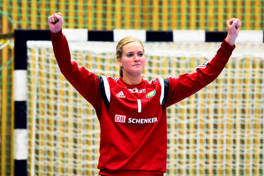 Sävehofs målvakt Johanna Bundsen jublar