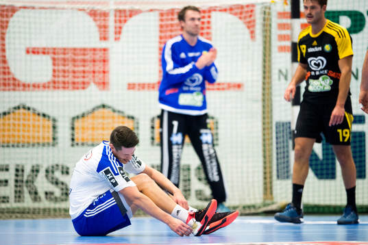 Ystads Kim Andersson deppar framför Sävehofs målvakt Per