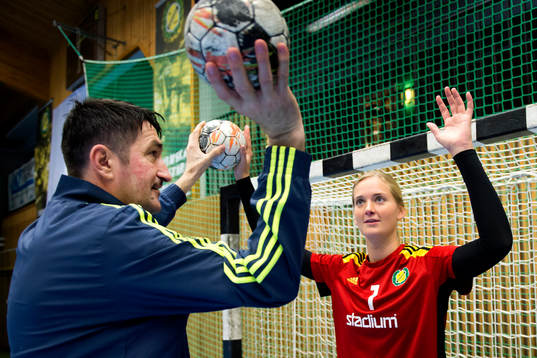 Sävehofs målvaktstränare Fikret Handan och målvakt