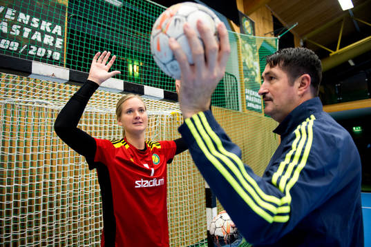 Sävehofs målvakt Johanna Bundsen och målvaktstränare