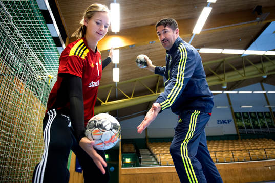 Sävehofs målvakt Johanna Bundsen och målvaktstränare