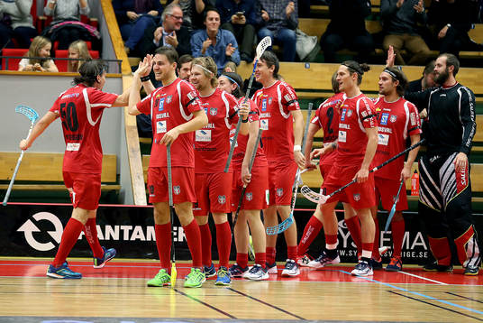 Granlos spelare jublar