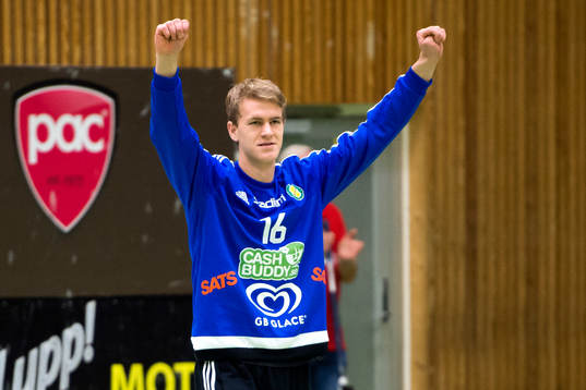Sävehofs målvakt Anton Hagvall jublar