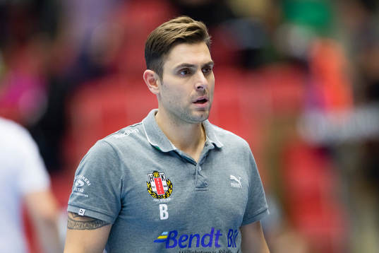 Drotts assisterande tränare Diego Perez Marne deppar