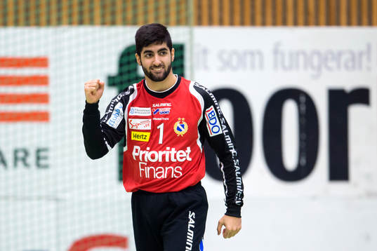 Redbergslids målvakt Hayder Al-Khafadji jublar