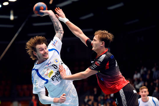Redbergslids Tobias Johansson och HK Malmös Robert Månsson