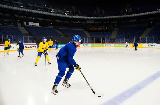 Alexander Nylander på Sveriges träning