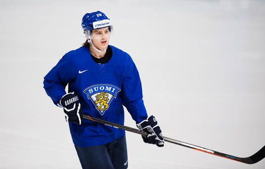 Sebastian Aho på Finlands träning