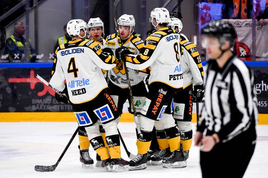 Skellefteås Adam Pettersson jublar