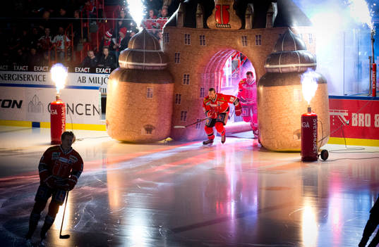 Örebros Viktor Ekbom åker ut genom Örebro slott