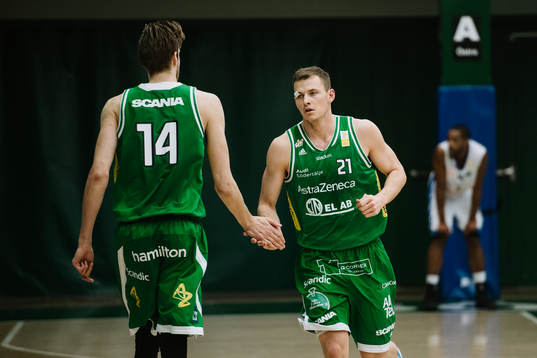 Södertäljes Nick Spires och Södertäljes Aaron Anderson
