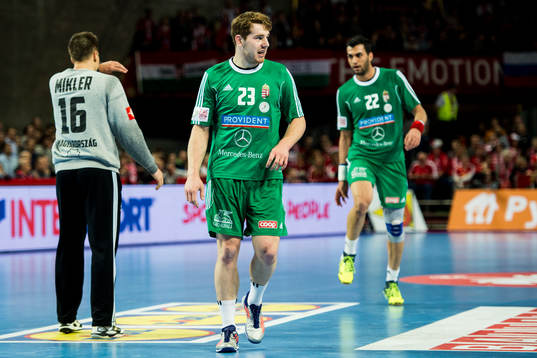 Ungerns målvakt Roland Mikler, Rudolf Faluvegi och Iman