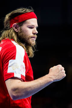 Danmarks Mikkel Hansen knyter näven