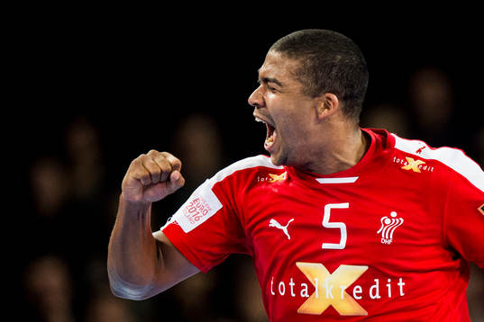 Danmarks Mads Mensah Larsen jublar