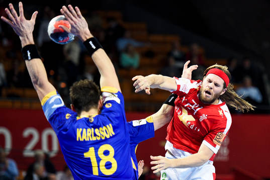 Danmarks Mikkel Hansen och Sveriges Tobias Karlsson