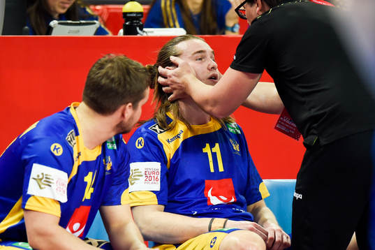 Sveriges Lukas Nilsson får vård